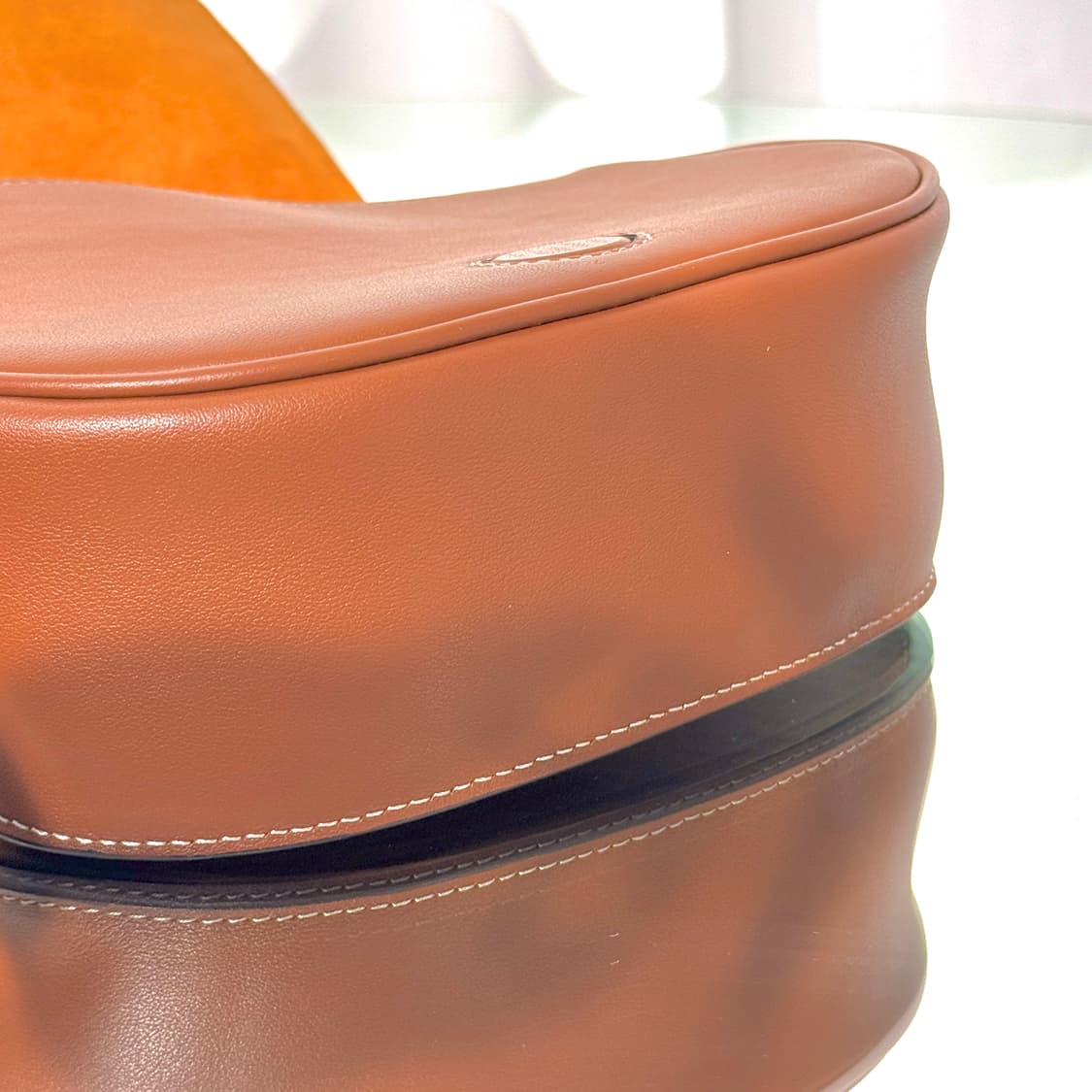 [정품] 셀린느 트리옹프 퀴르 폴코백 레더 브라운 상품이미지9