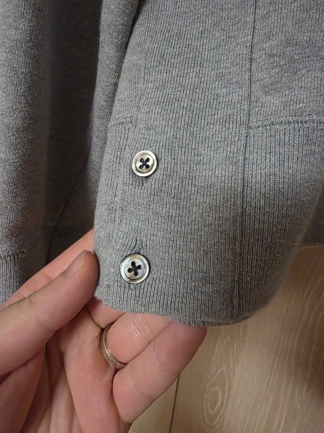 [3사이즈]24년 톰브라운 엔지니어드 사선완장 맨투맨 그레이 상품이미지3