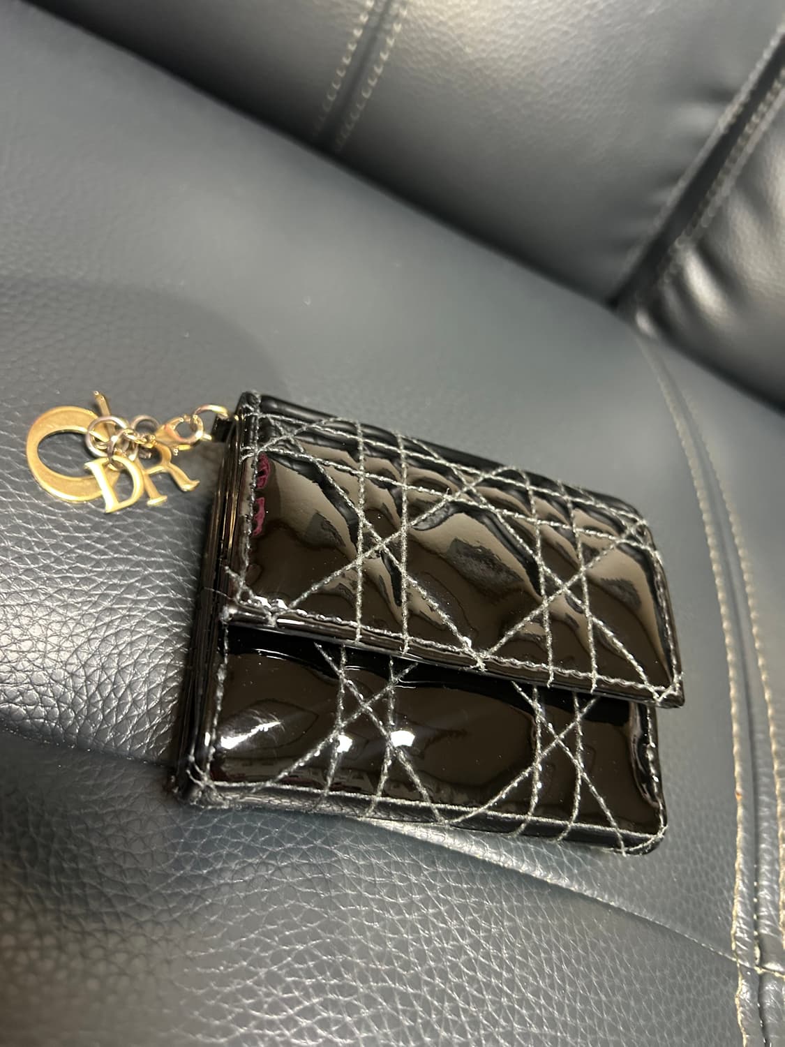 디올 페이던트 까나쥬 로투스 지갑 상품이미지1