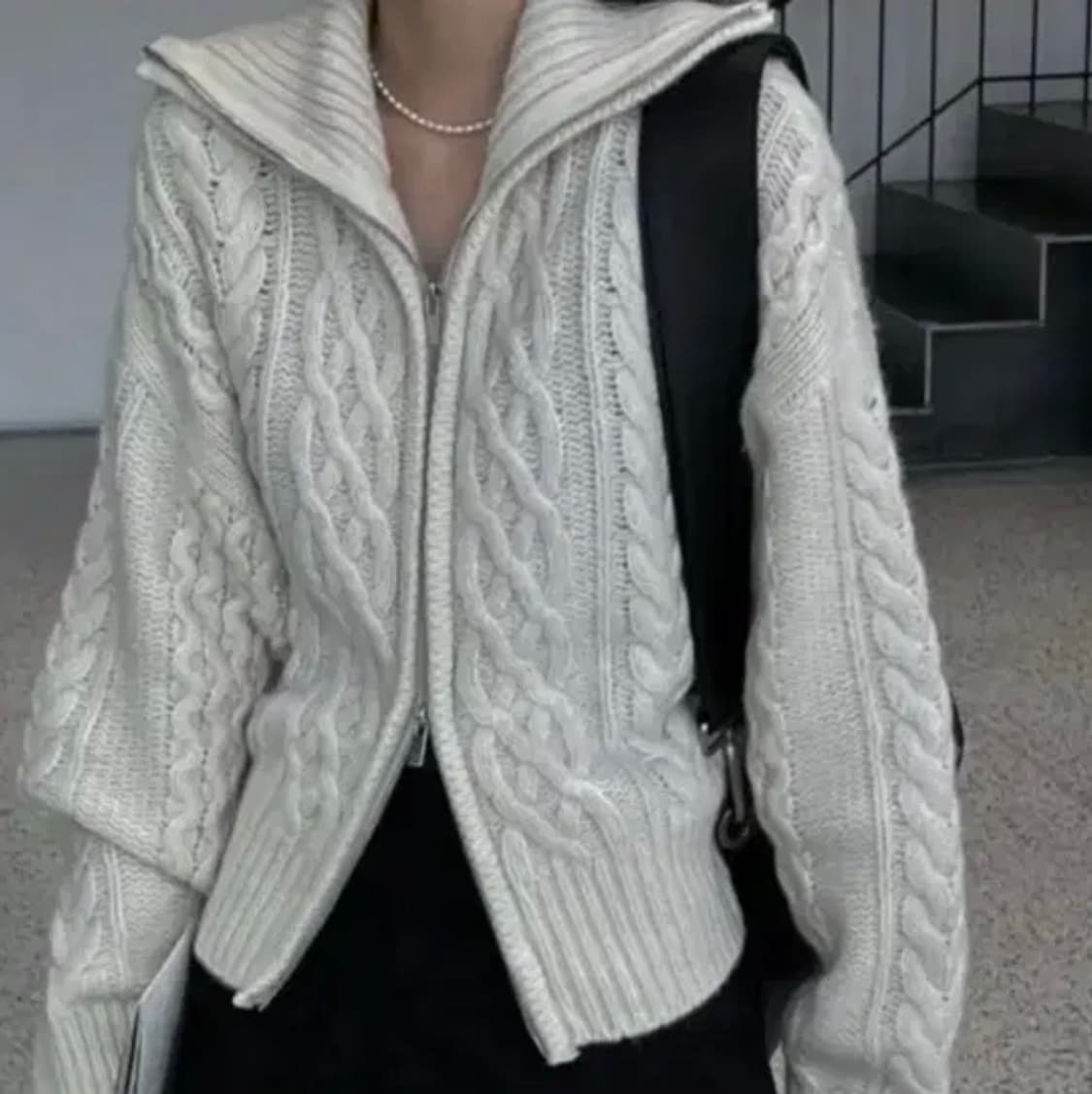 트리밍버드 하이넥 니트집업 상품이미지1