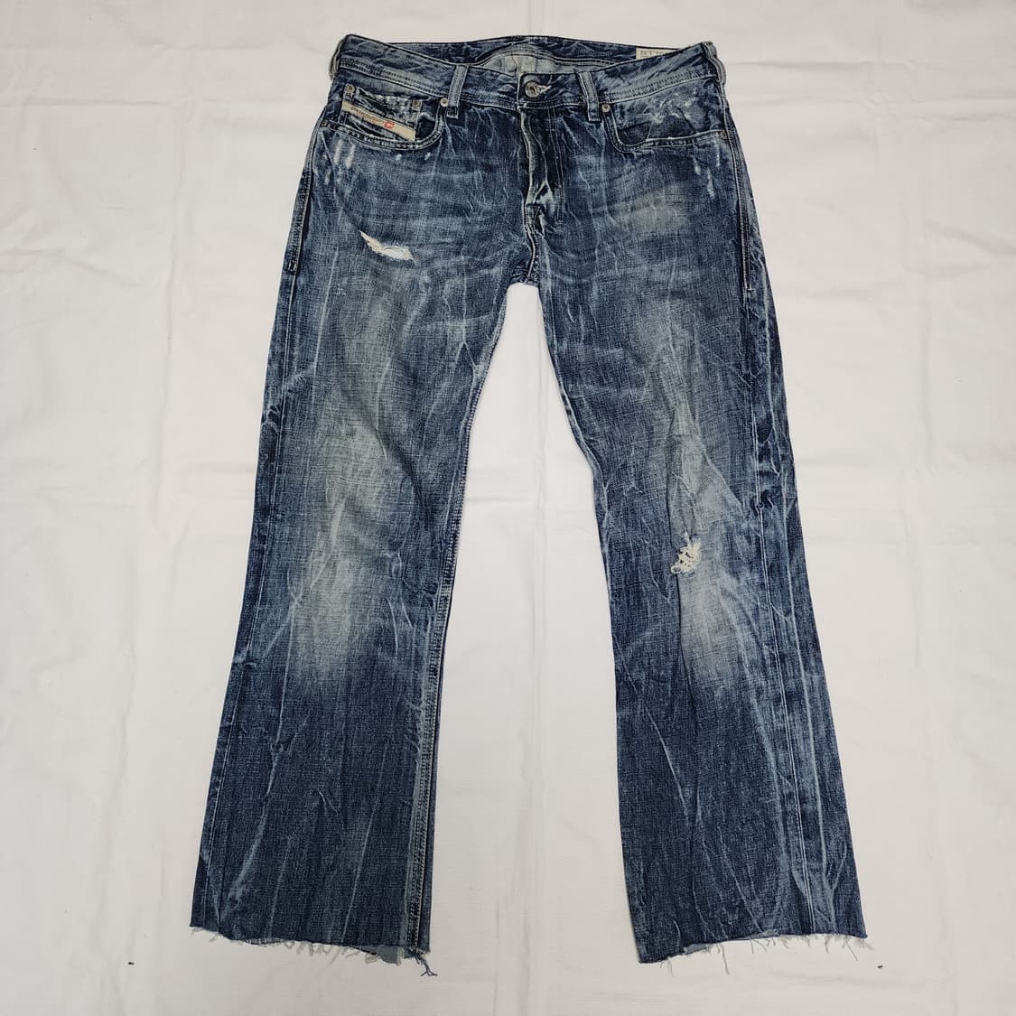 DIESEL ZATINY 컷팅 워시드 데님팬츠 상품이미지3