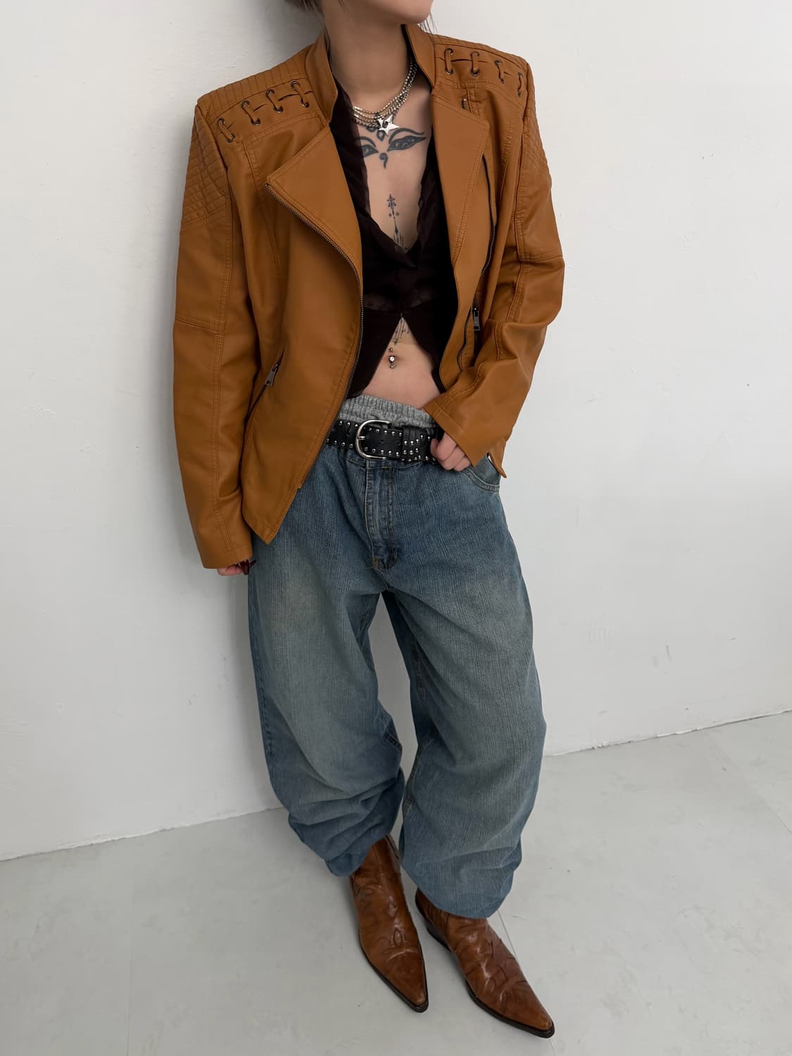 카멜 아일렛 디테일 라이더 자켓 상품이미지2