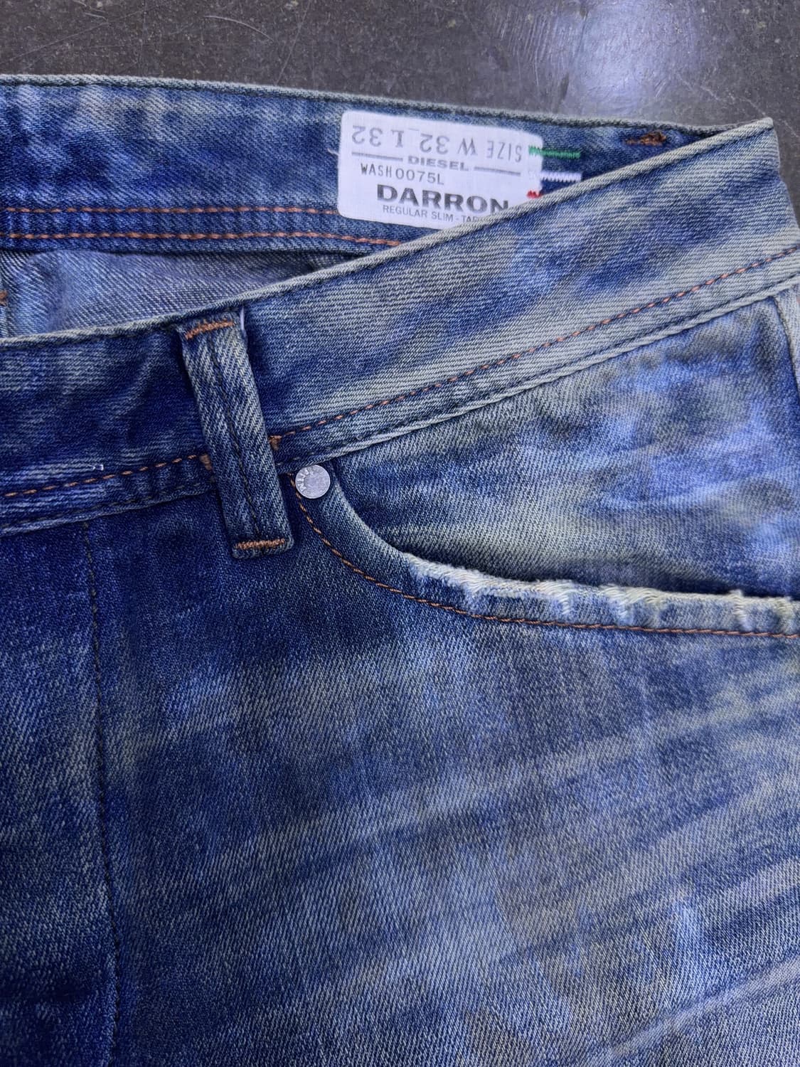 디젤 대런 빈티지 워싱 레귤러 슬림 테이퍼드핏 데님팬츠 32 상품이미지5