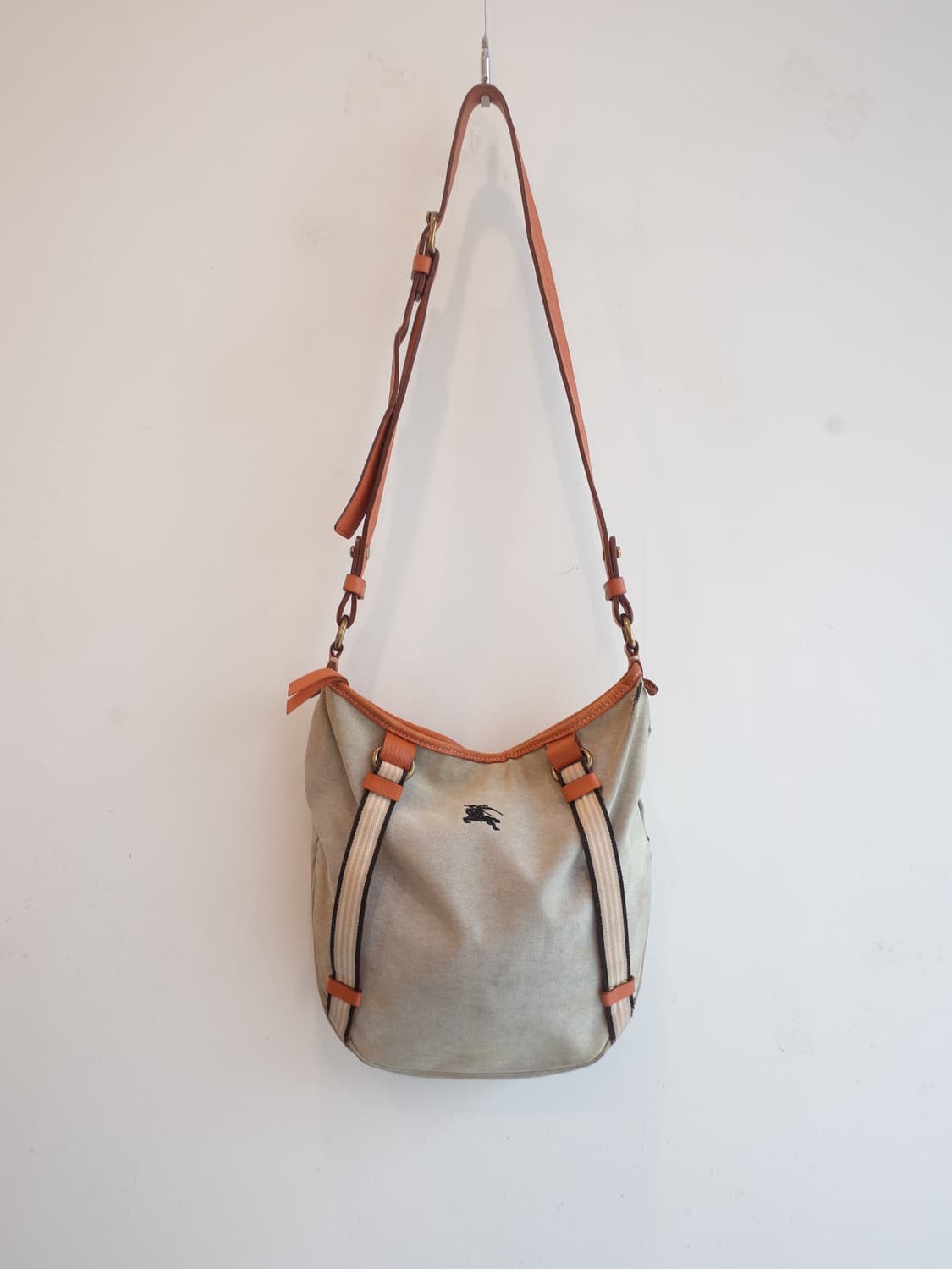 BURBERRY 버버리 블루라벨 레더&캔버스 크로스백 상품이미지1