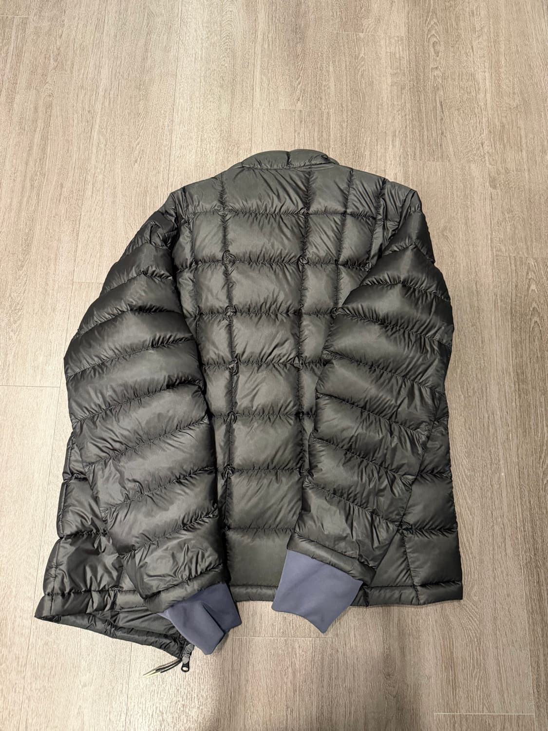 [3] 999휴머니티 라이트 구스 다운 경량 패딩 상품이미지4