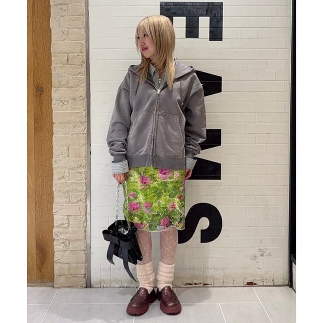 빔즈 BEAMS Wide Short Fit Faded hoodie 상품이미지4