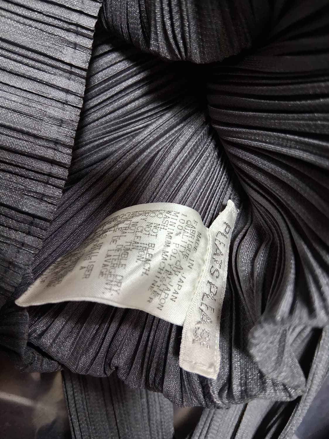 이세이미야케 플리츠플리즈 하이탑블라우스 표기3  55에서77 
원산지 일 상품이미지9