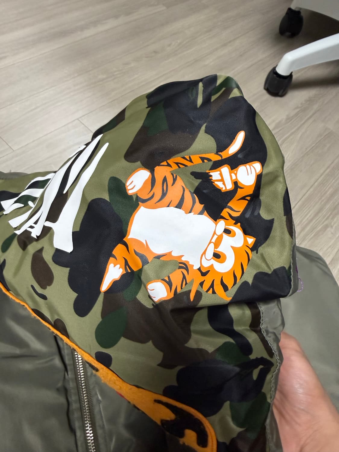 베이프 타이거 ma-1 봄버 패딩 xl 상품이미지3