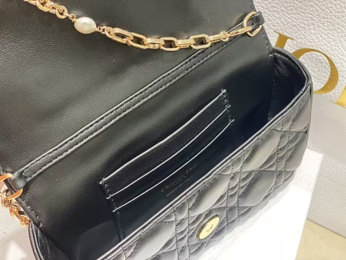 디올 레이디 폰 파우치 블랙 까나쥬 램스킨 상품이미지6