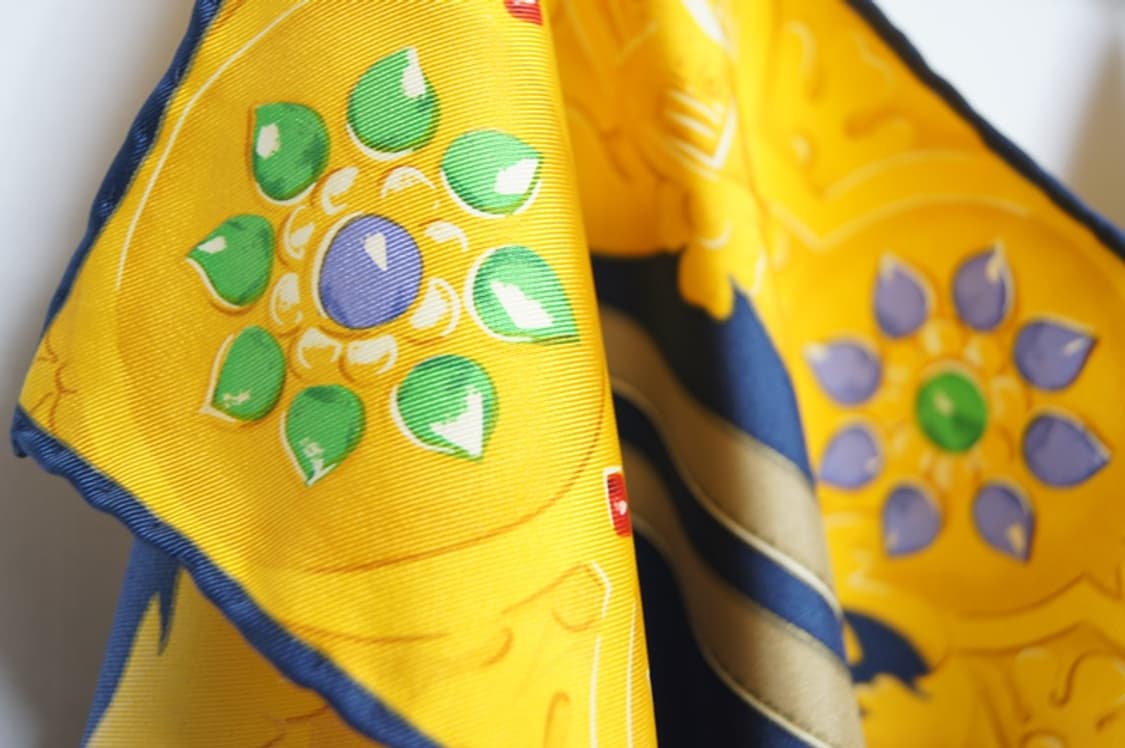 CELINE 정품 골드 옐로 실크 스카프 상품이미지4