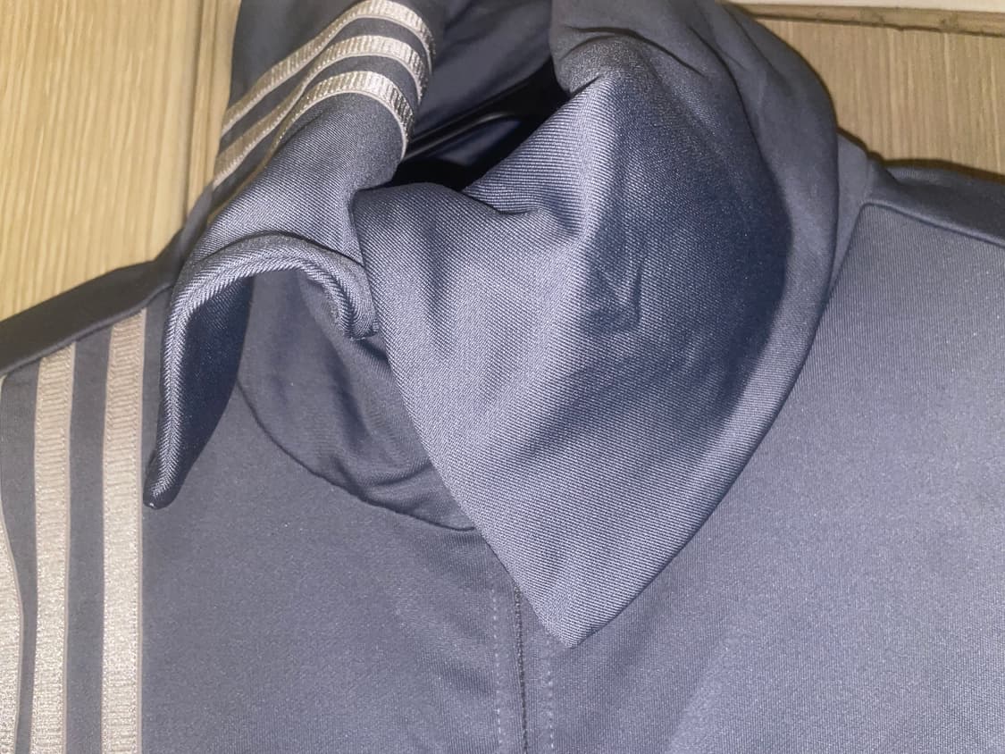 브루탈리즘적 ADIDAS 상품이미지2
