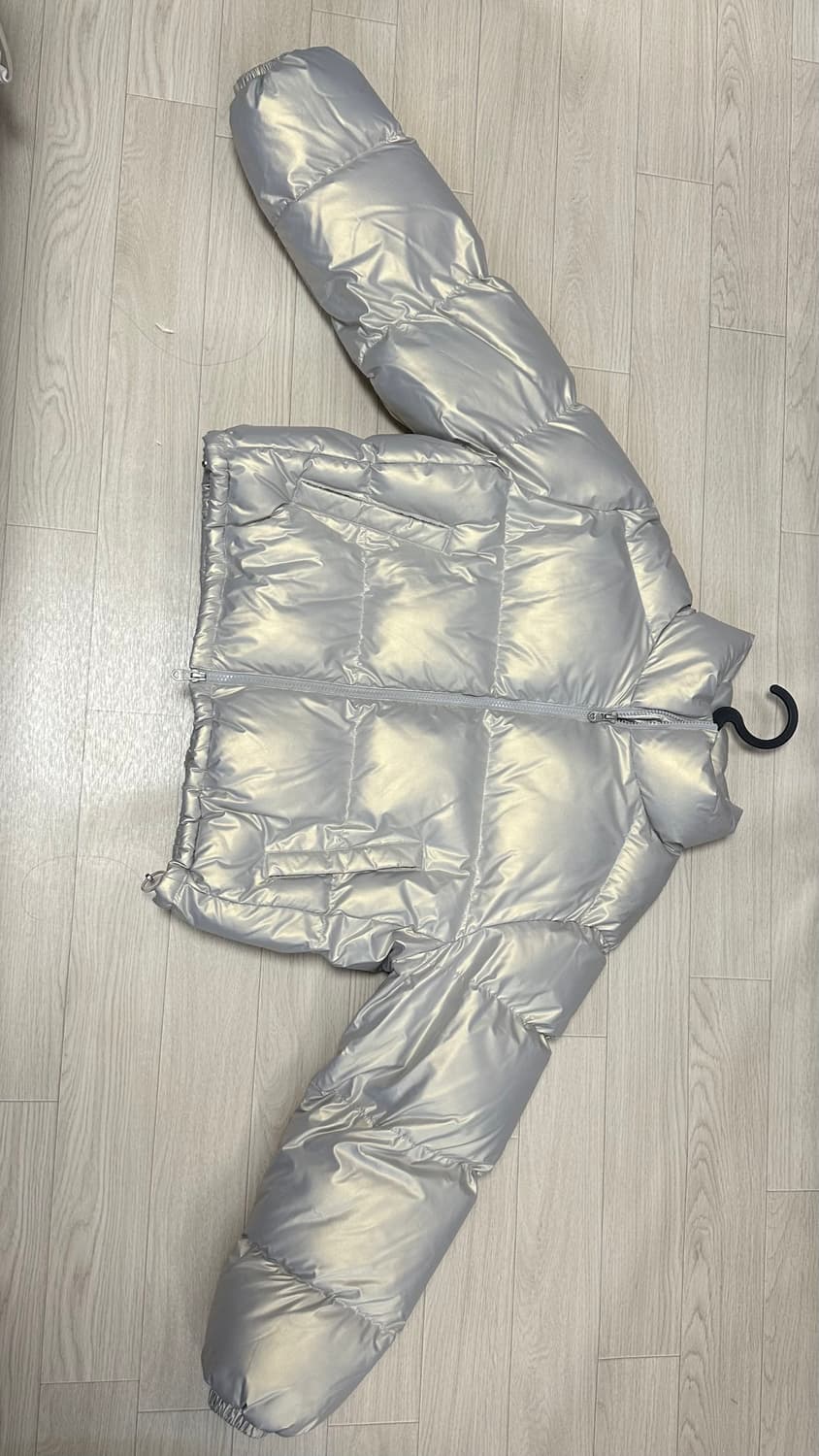 글로시 크롭 푸퍼 자켓 실버 상품이미지1