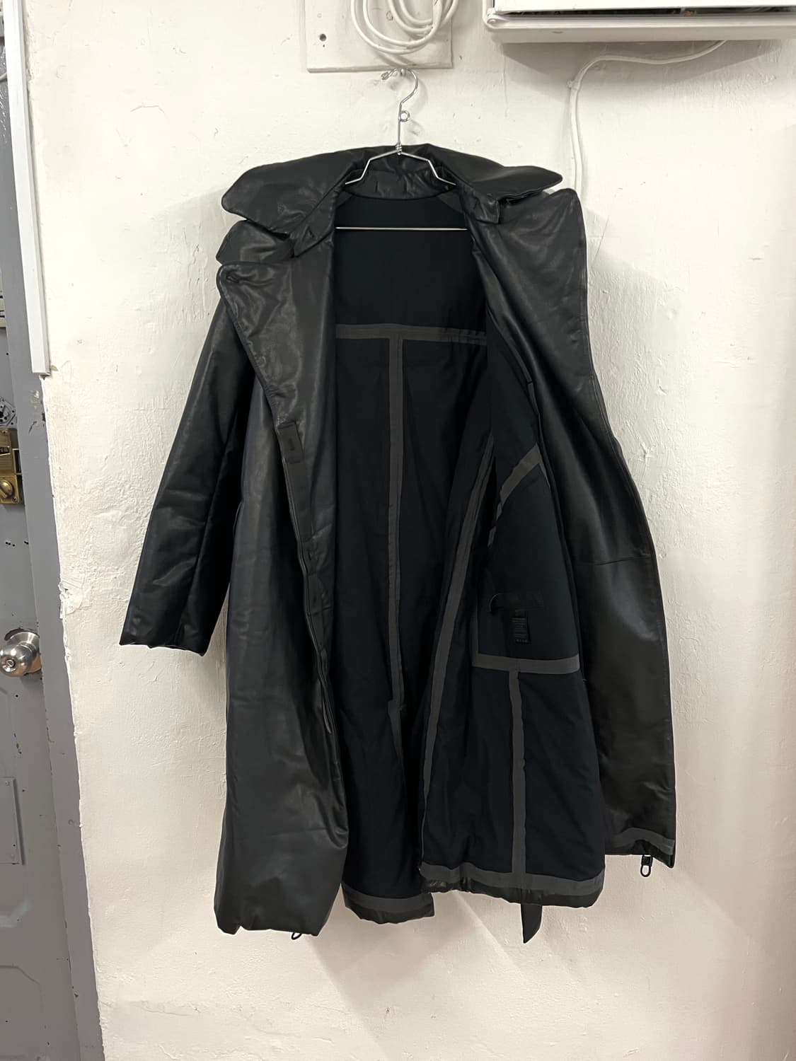 아이작 세럼 카프스킨 레더 패딩 코트 상품이미지7