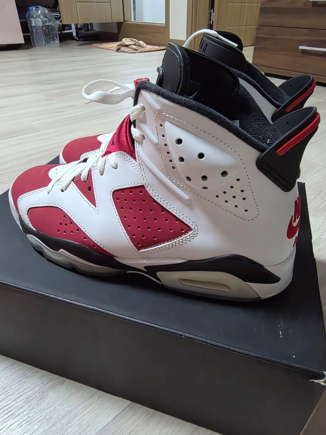 조던 6 레트로 카마인 사이즈265 상품이미지3