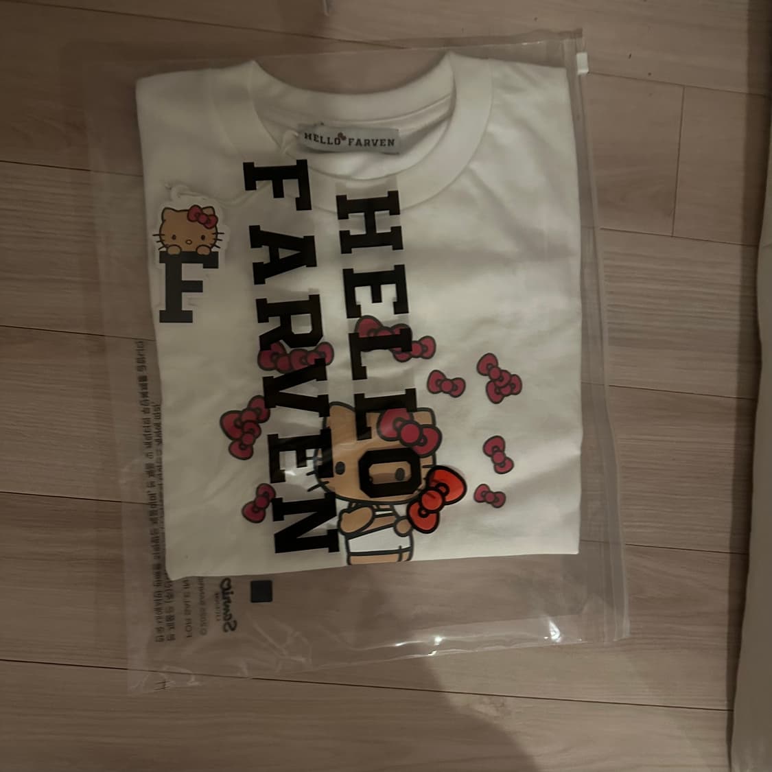 Farven x Tanning Hello Kitty Ribbon T 상품이미지3