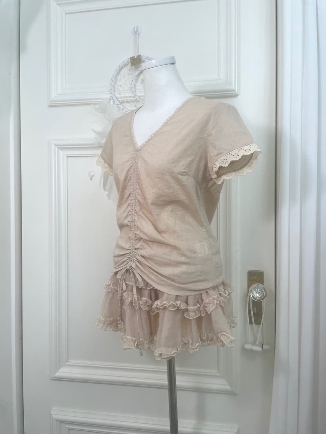 beige lace point shirring blouse(size-9) 상품이미지2