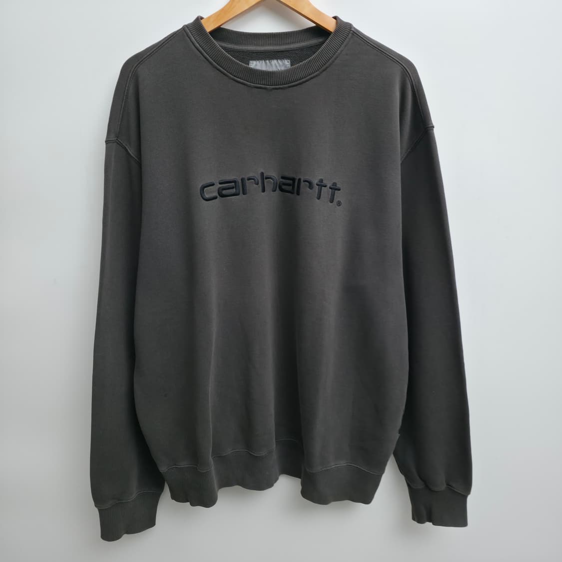 [L] 칼하트 피그먼트 그레이 맨투맨 상품이미지1