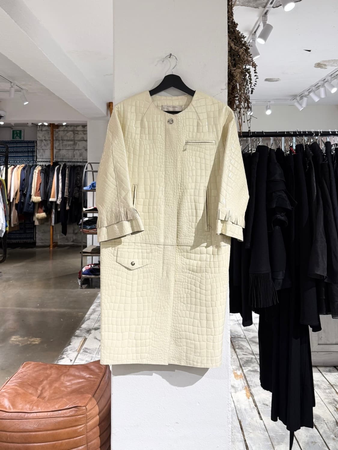 마크제이콥스 화이트 크로코 엠보 카프스킨 레더 코트 상품이미지1