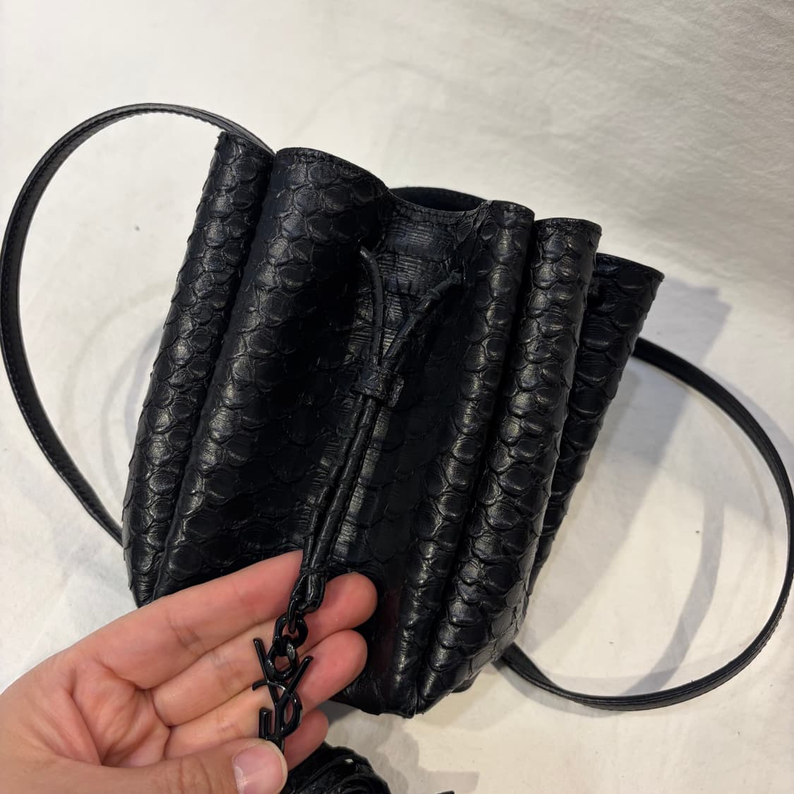 생로랑 파이톤 엠보싱 미니 모노그램 버킷백 크로스백가방 상품이미지6