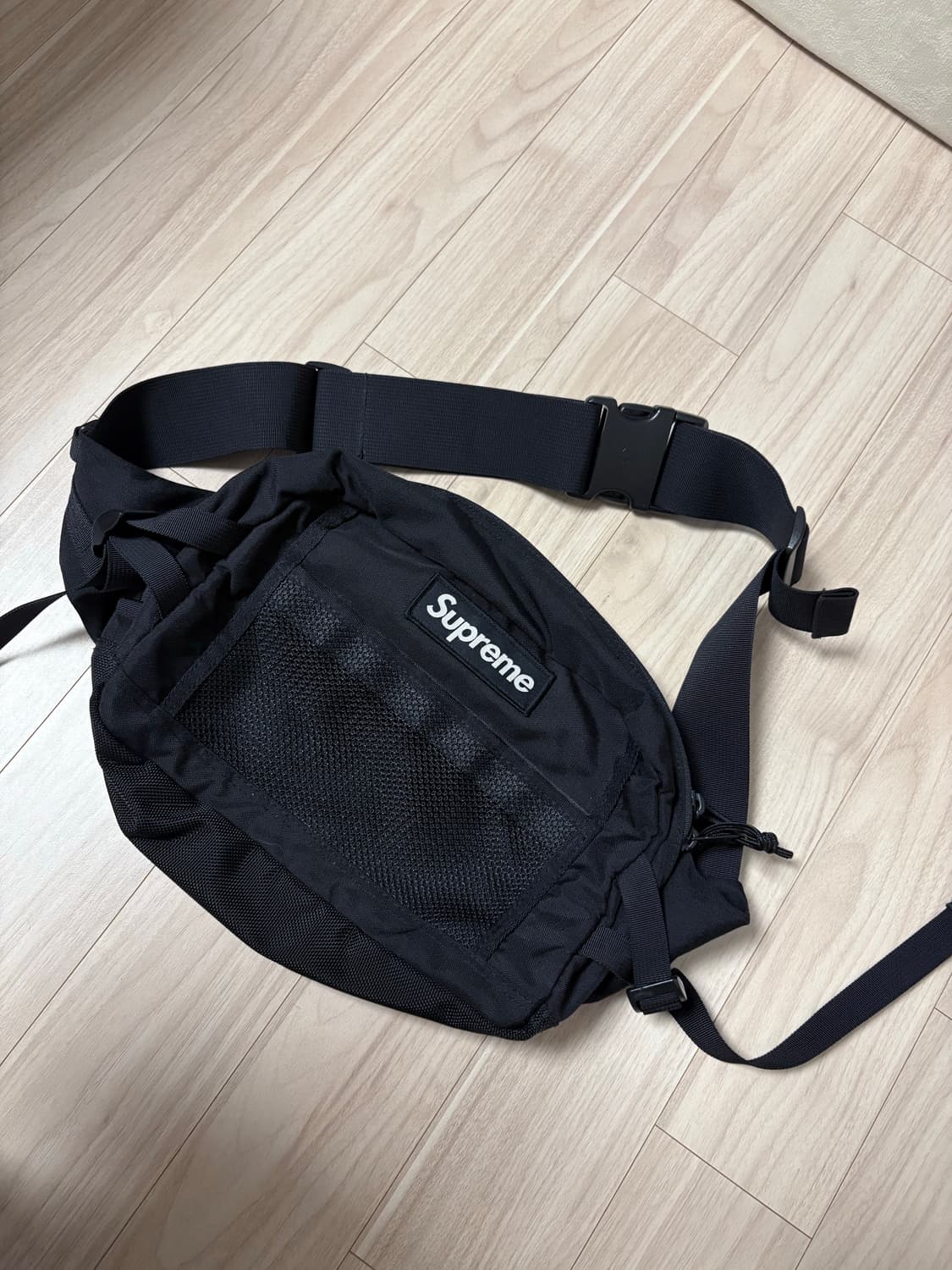 슈프림 힙색 크로스백 상품이미지1