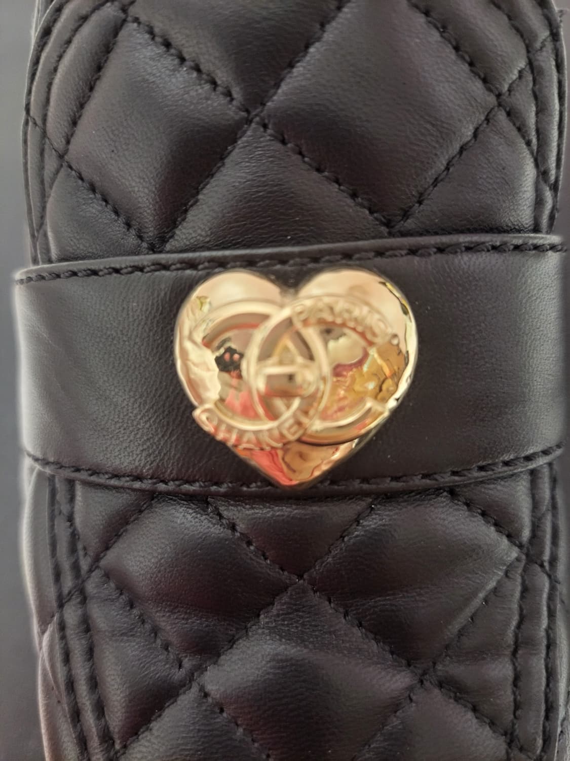 정품)최저가급처5번정도신은 상태좋은!샤넬 CC 하트 로고 퀄팅 로퍼 구두 상품이미지3