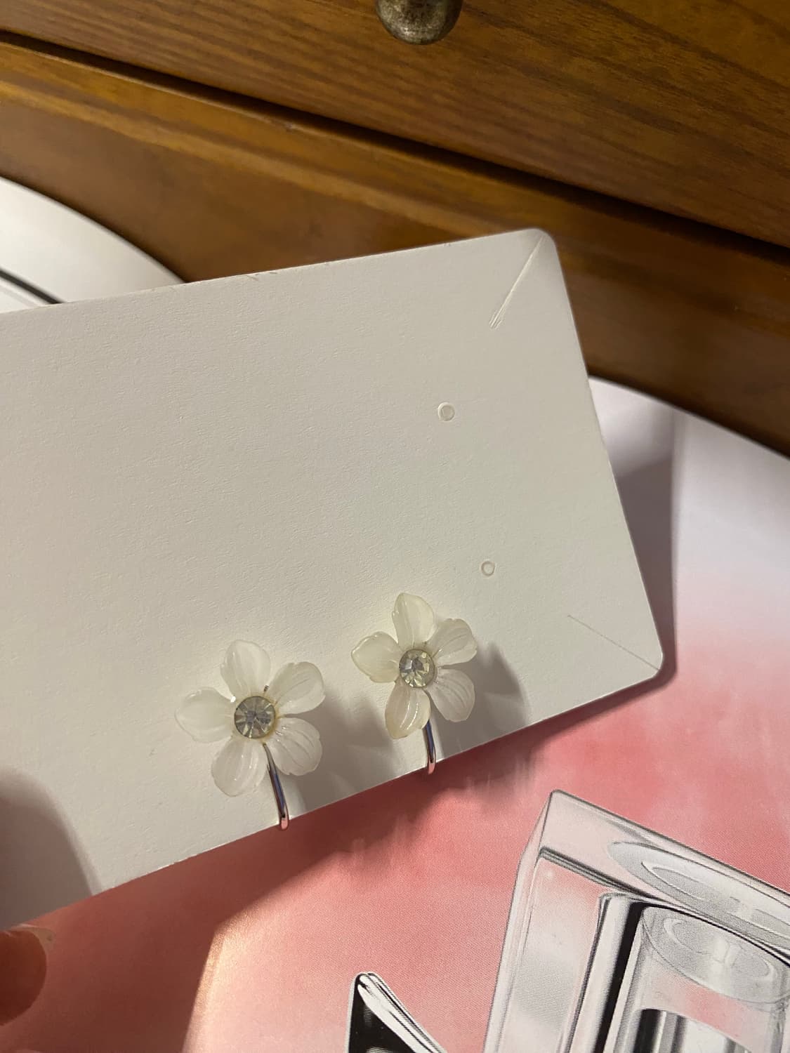 빈티지 플라워 화이트 클립 귀걸이  상품이미지3