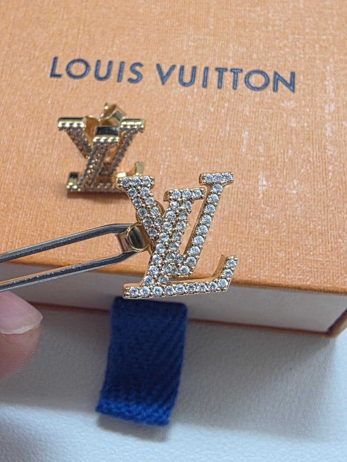 [새상품급] 루이비통 아이코닉 파베 귀걸이 이어링  상품이미지3