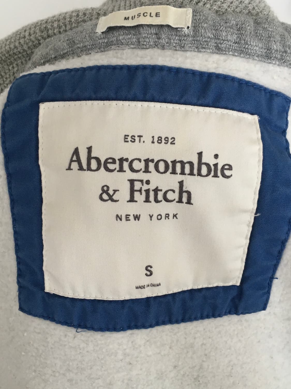 아베크롬비 빈티지 센터로고 후드집업 그레이 상품이미지3