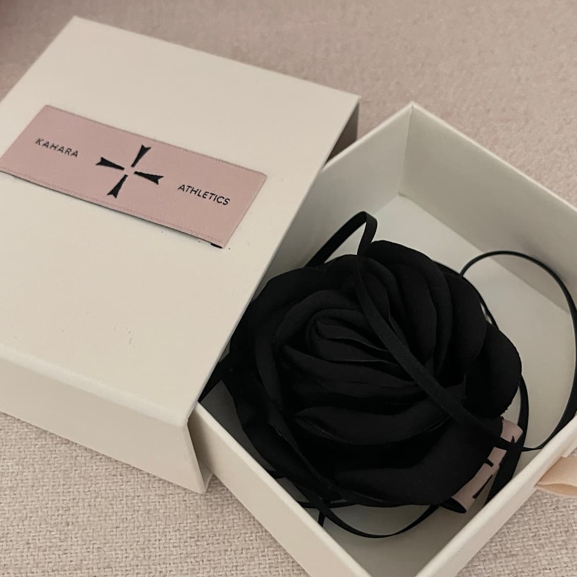 새상품 카하라 새틴 로즈 제트 블랙 발레 코어 발레리나 키링 상품이미지4