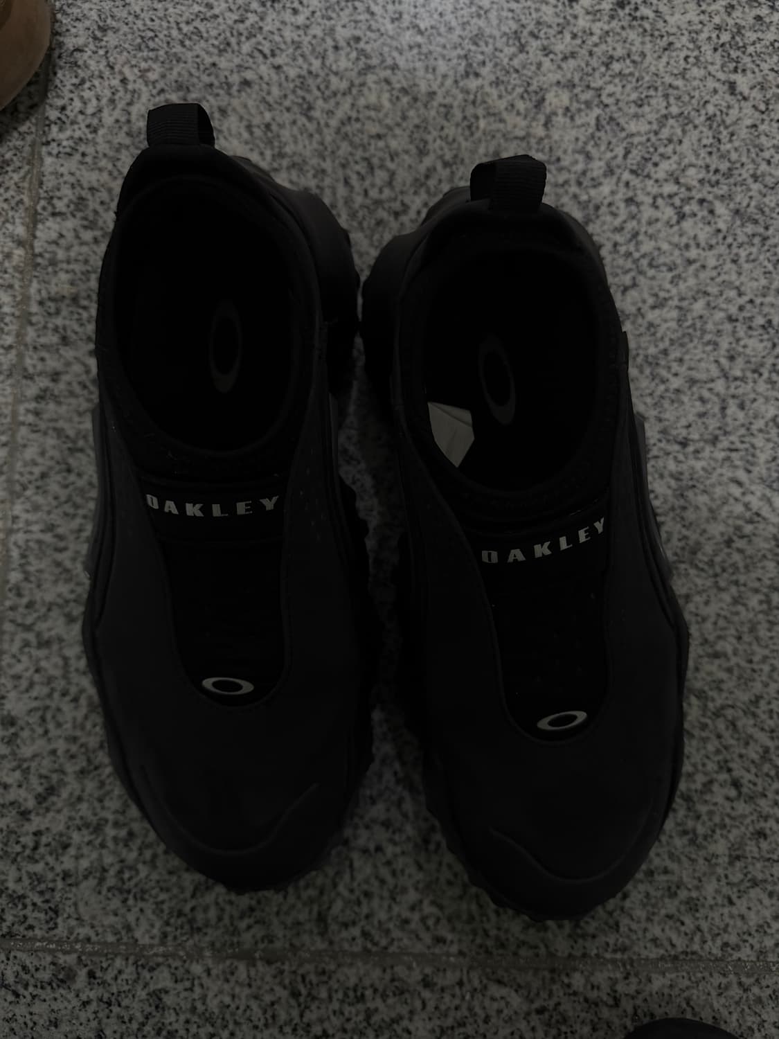 오클리 엣지 아이콘 블랙아웃 상품이미지2