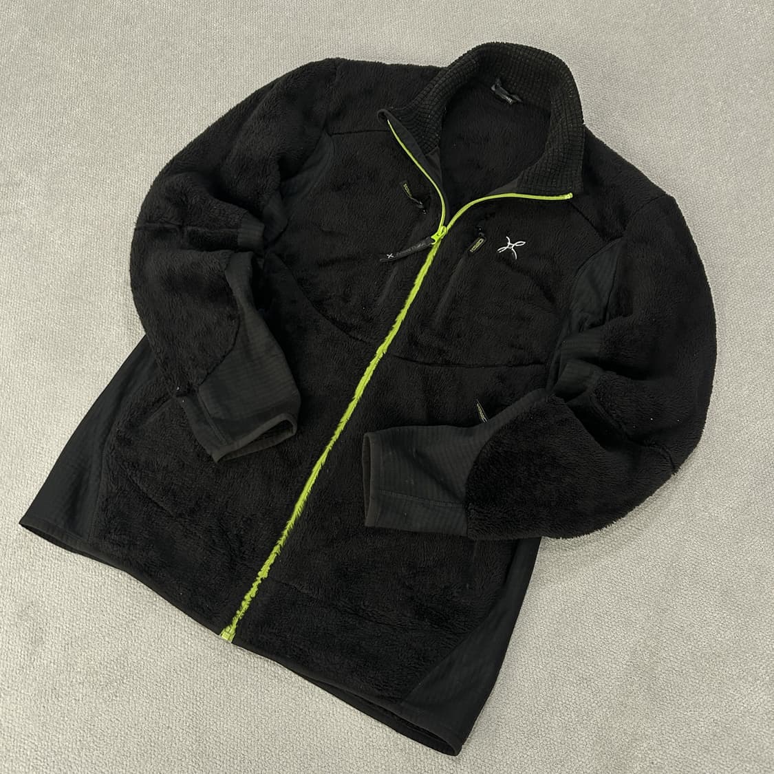 몬츄라 검정색 플리스 자켓 XL 상품이미지1