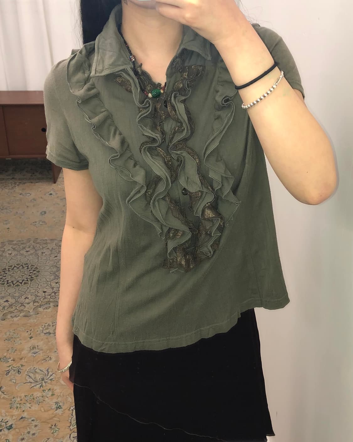 카키 프릴 플라워 탑 상품이미지1