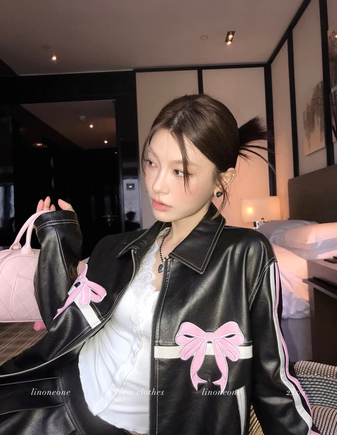 리본 장식 블랙 레더 자켓 상품이미지1