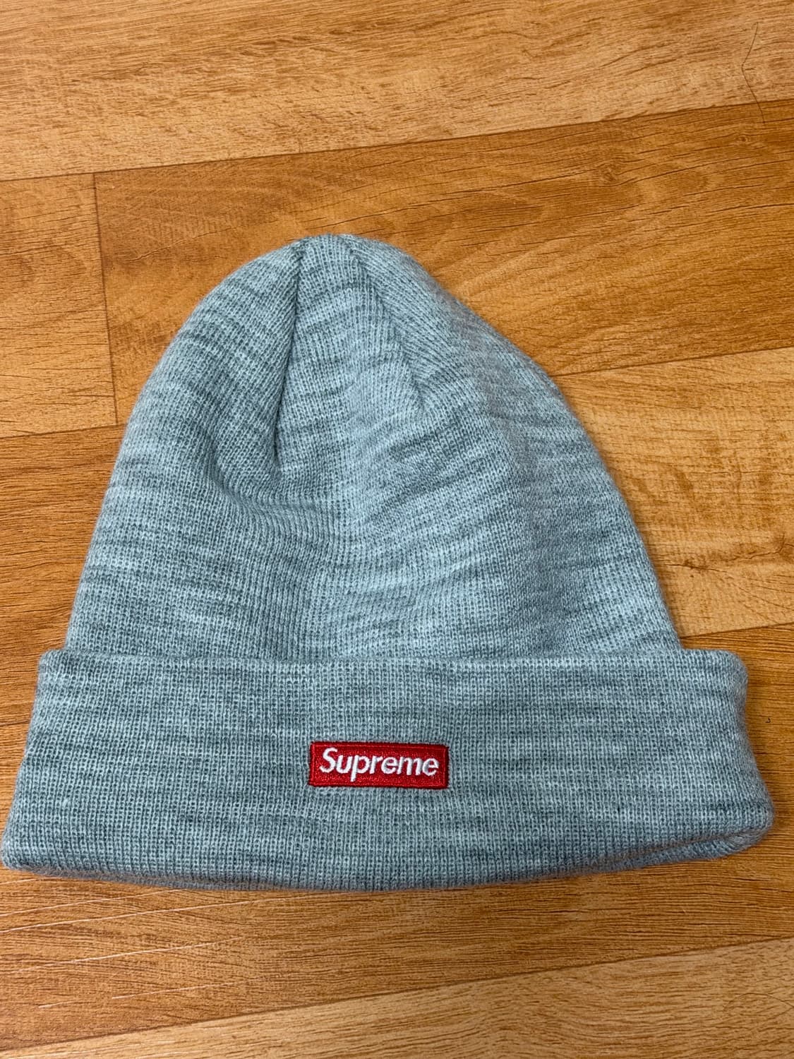 슈프림 뉴에라 바시티 비니 헤더 그레이 - 23FW 투어스 도훈 착용비니 상품이미지10