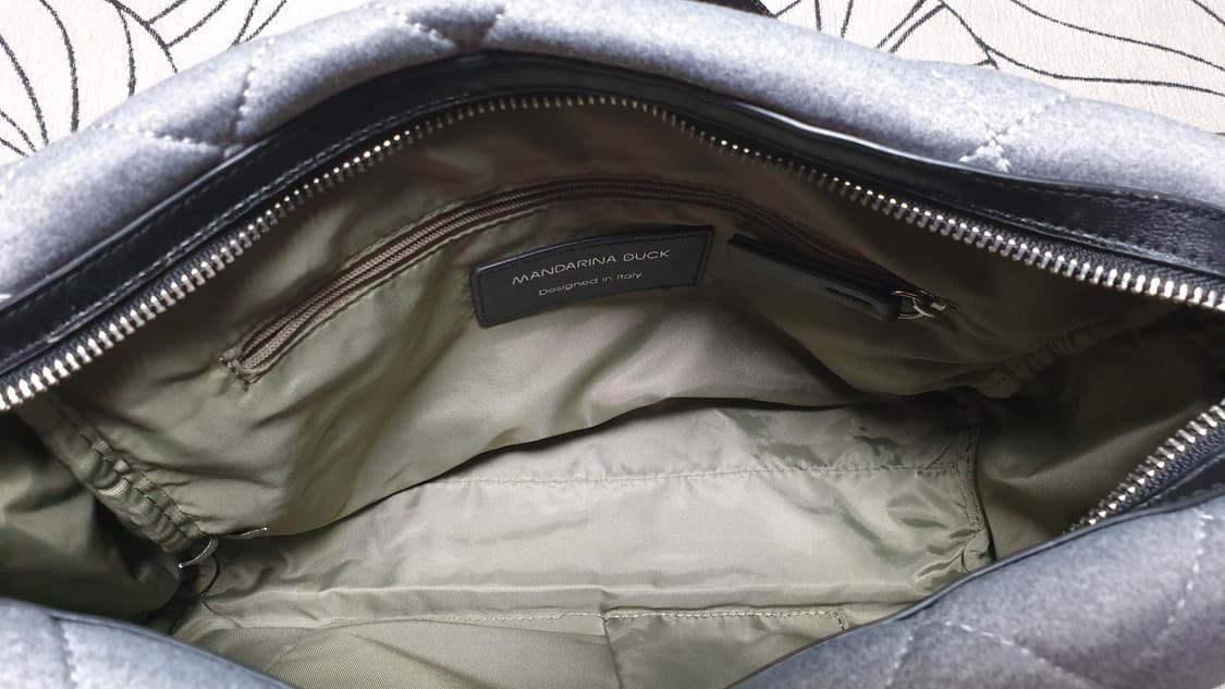 만다리나덕 크로스백 다이아몬드 퀄딩 오리 그레이 상품이미지2