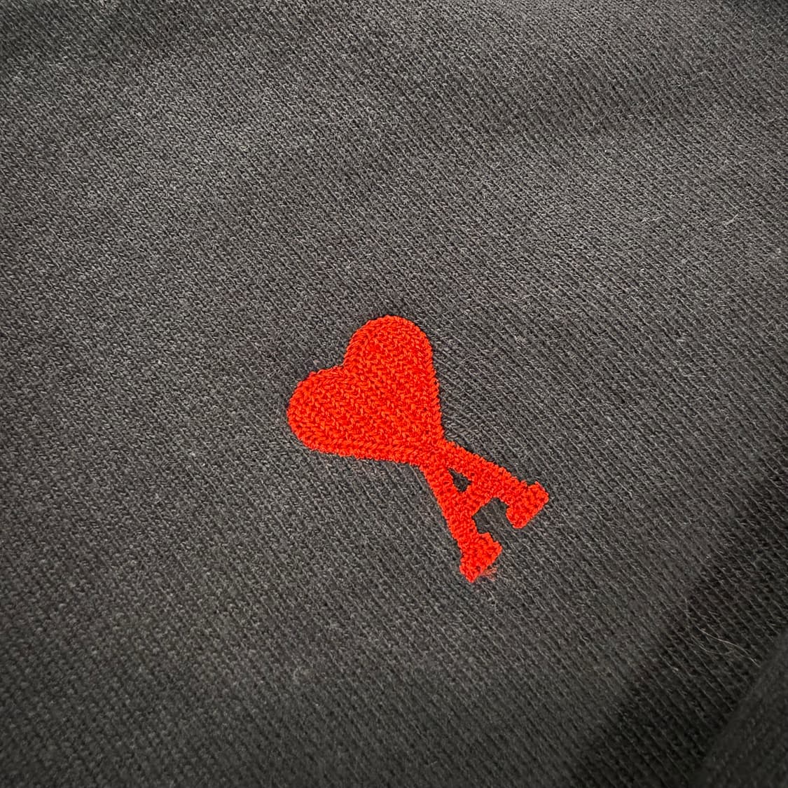 [M] 아미 스몰 하트 로고 네이비 맨투맨 B306 상품이미지4