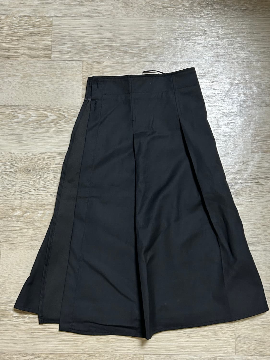 블랙업 스텔비 플리츠 랩 미디스커트 상품이미지1