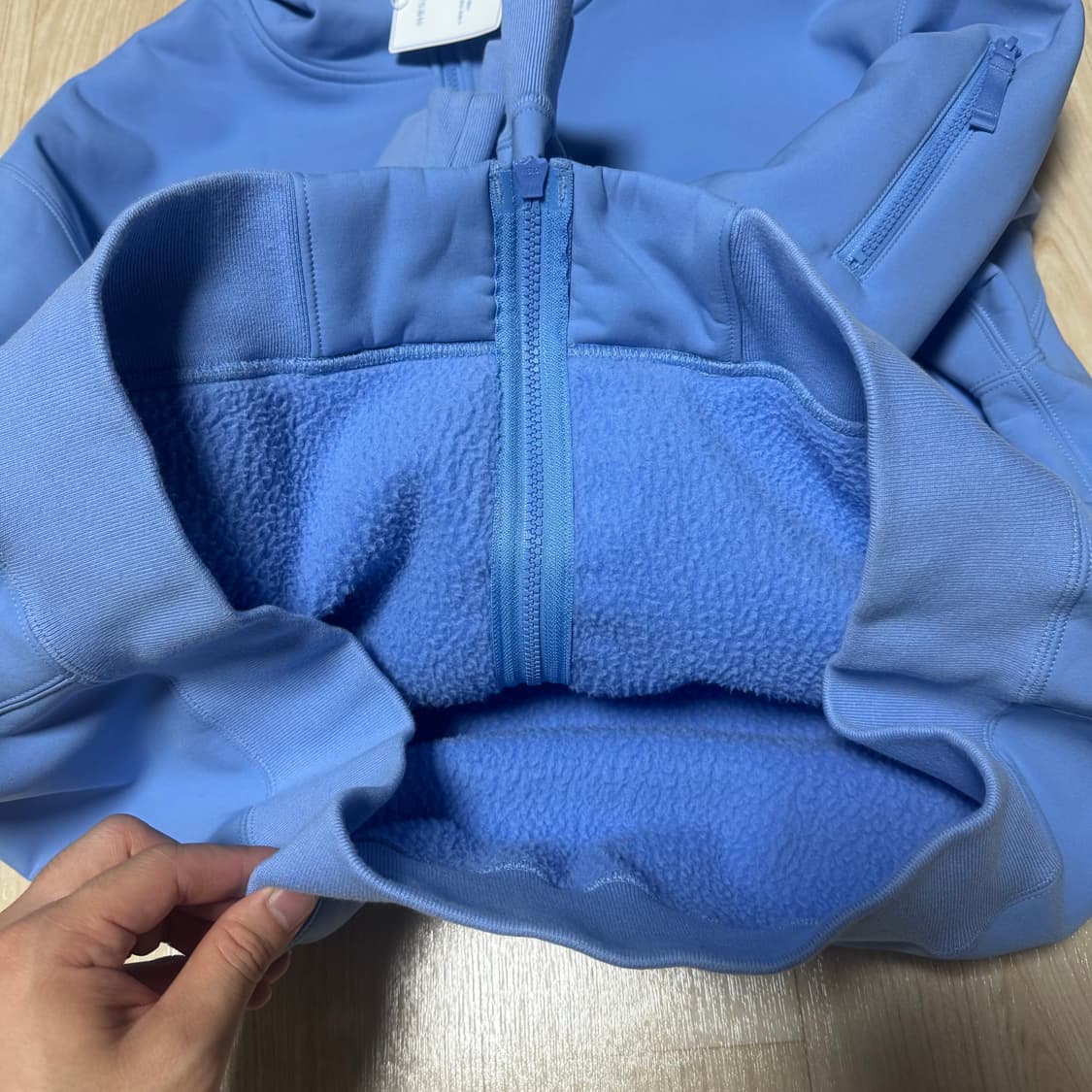 [SS급] 23FW 슈프림 윈드스토퍼 후드집업 L 팝니다.  상품이미지5