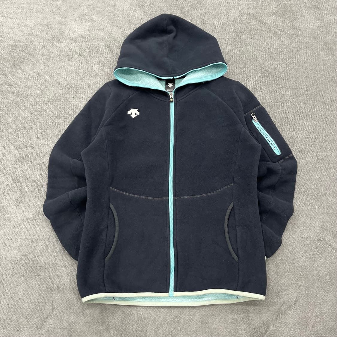 100 데상트 플리스 후드집업 상품이미지1