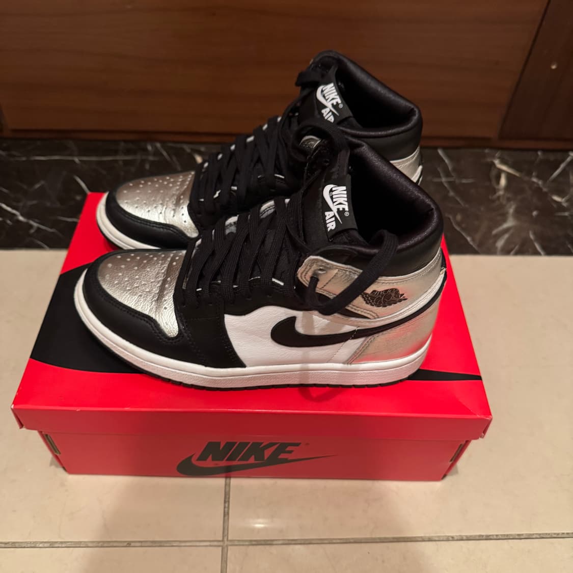 Air Jordan 1 Retro High OG 실버 230 상품이미지4
