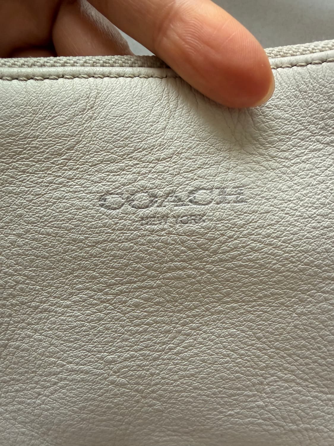 코치 화이트 호보백 숄더백 상품이미지2