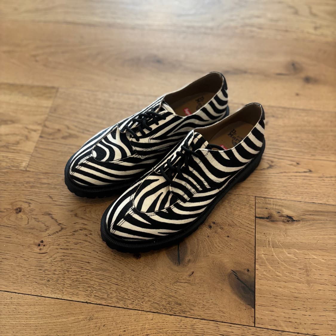 슈프림 x 닥터마틴 2046 지브라 상품이미지1