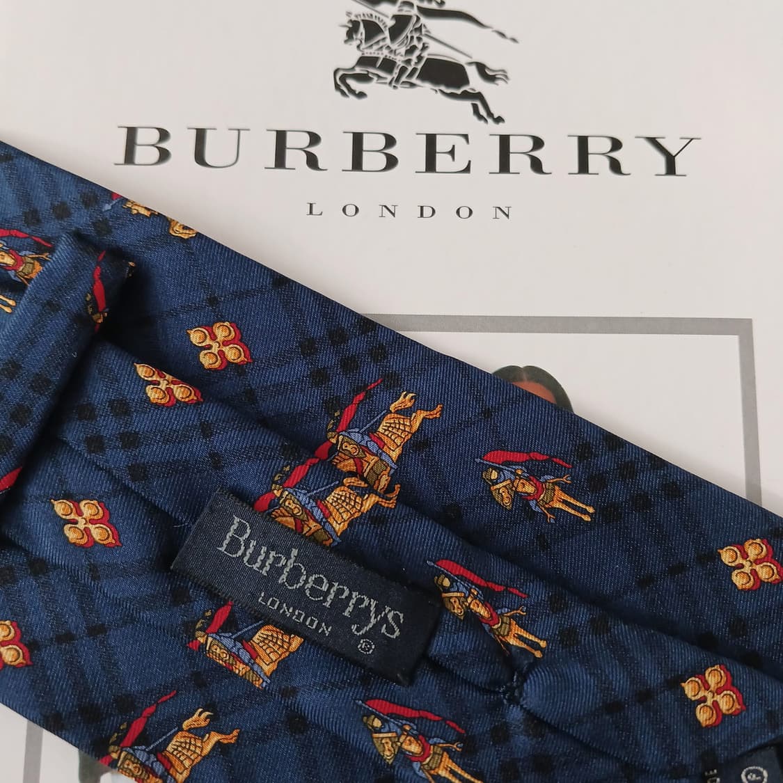 버버리 실크 블루 기사 패턴 넥타이 9.4cm A-~B등급 A19058
 상품이미지5