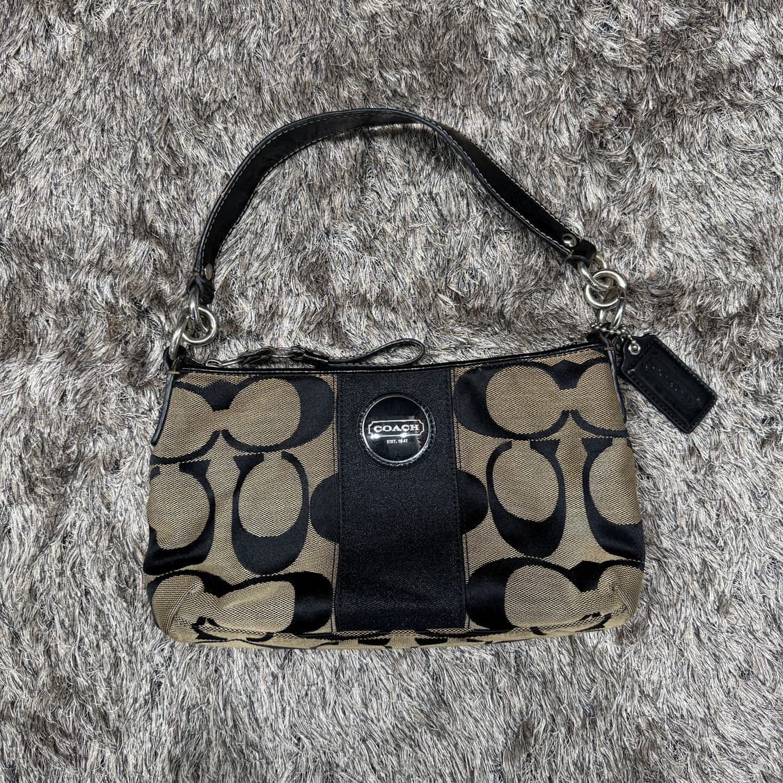코치 시그니처 숄더백 상품이미지1