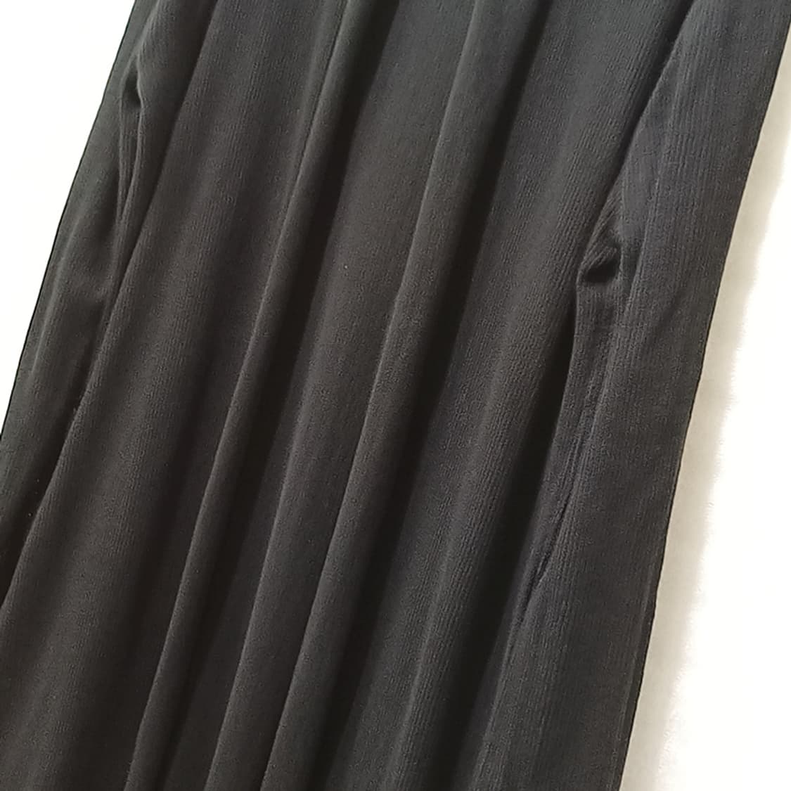 (찐블랙)

얇고 부드럽고 깔끔 , 신축성.
정품, 별 사용감 없이 굿. 상품이미지7