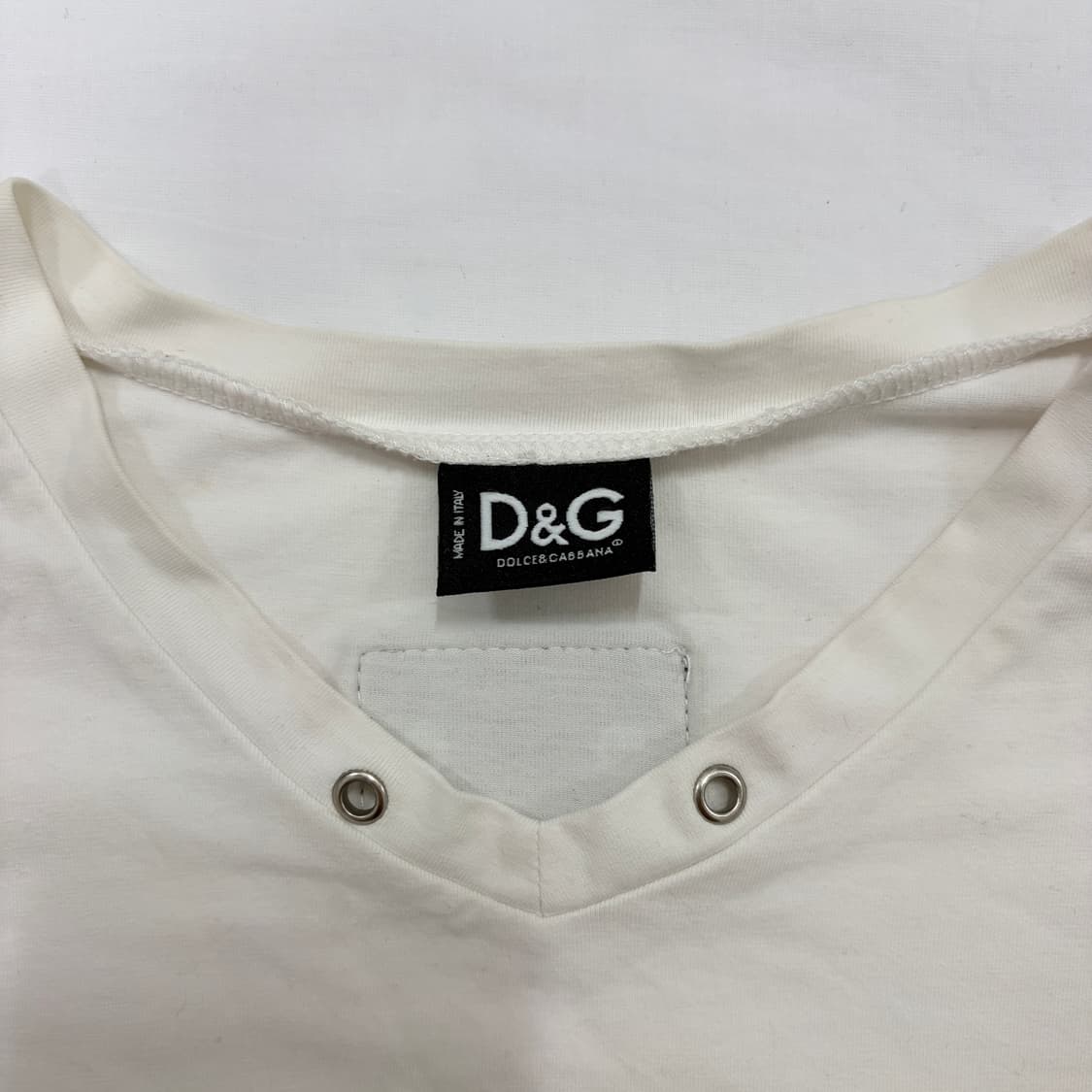돌체앤가바나(D&G) 메탈 플레이트 빅레터링 반팔 티셔츠 상품이미지3