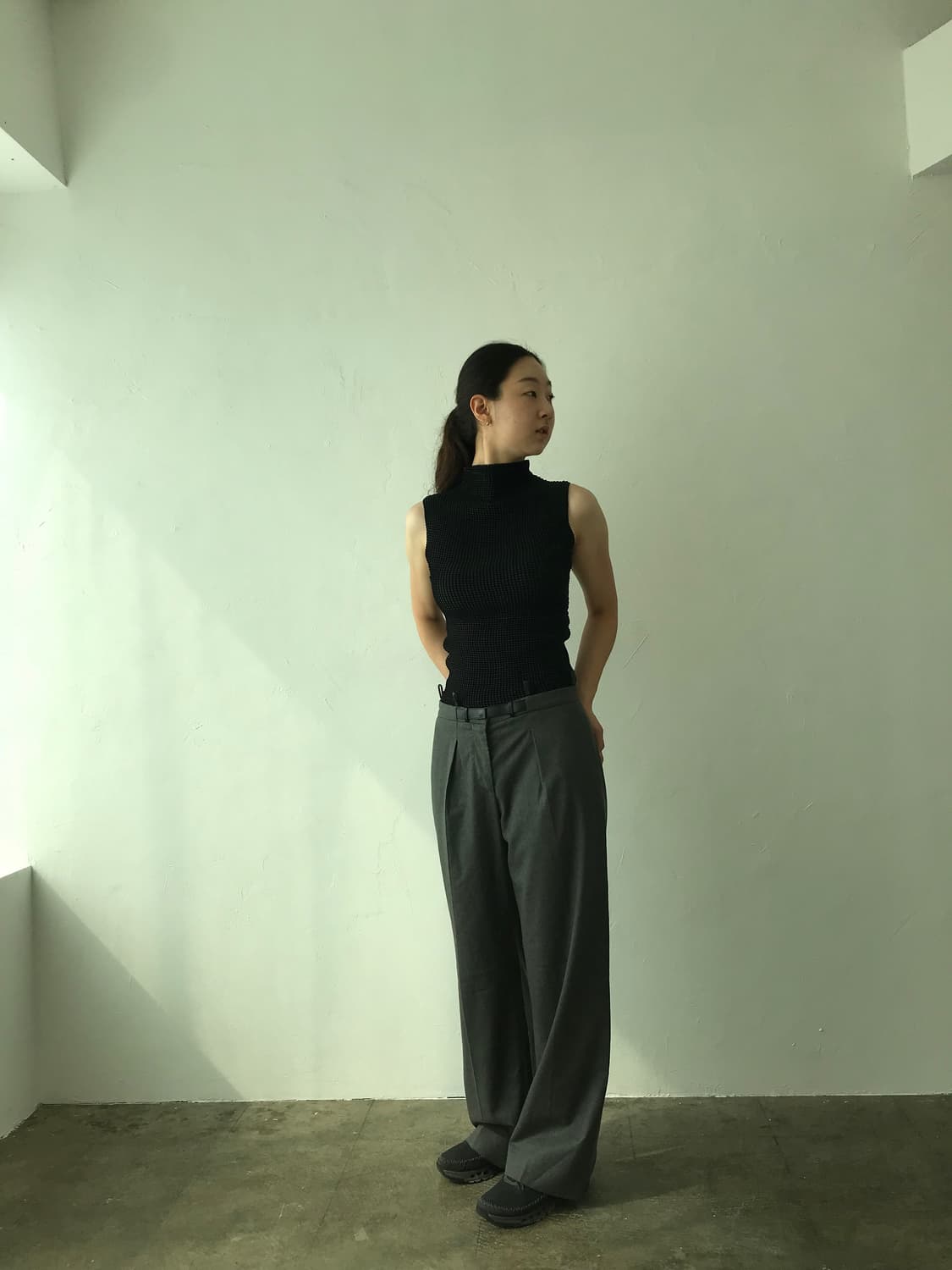 플리츠 터틀넥 슬리브리스  상품이미지2