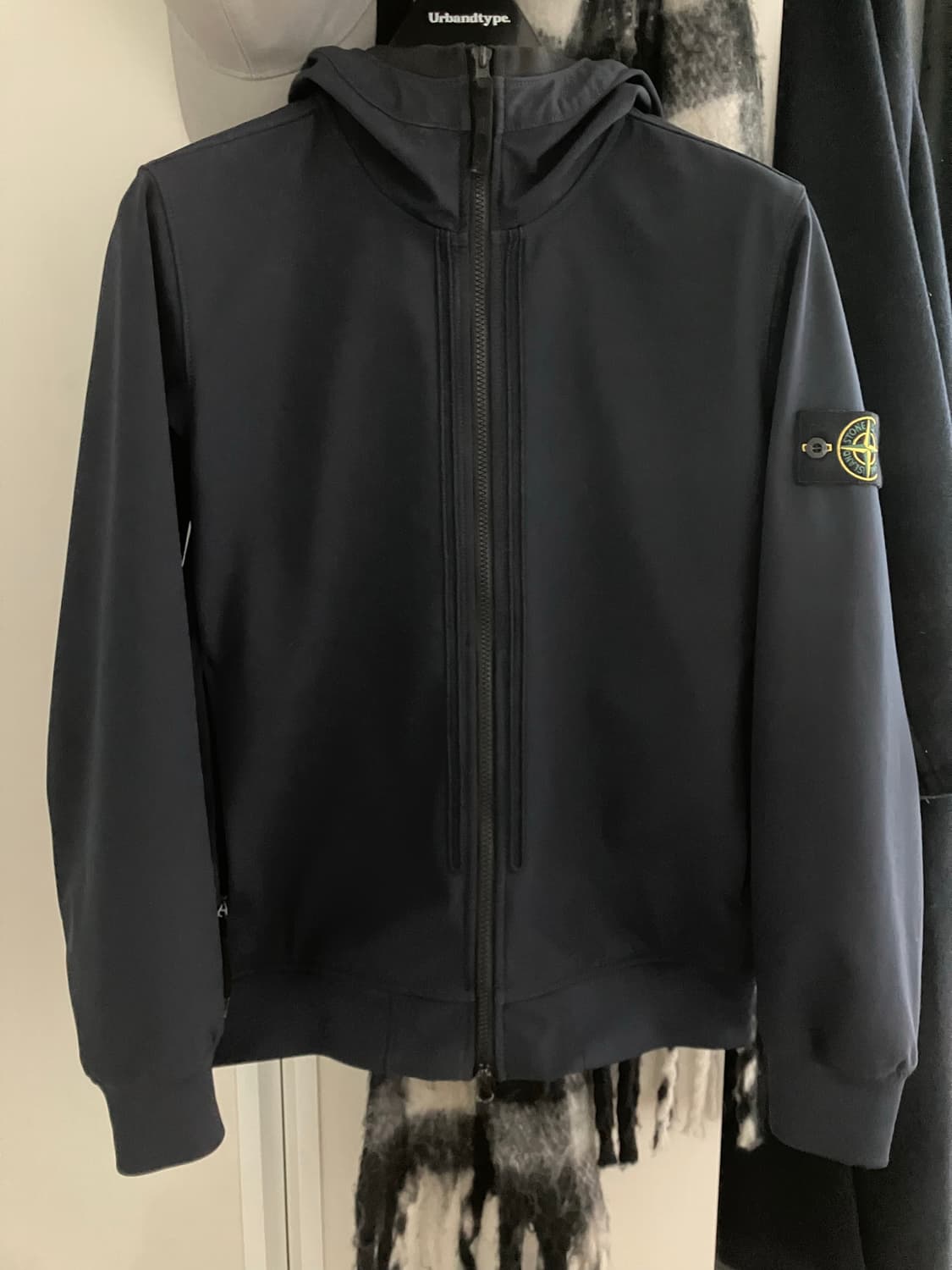 스톤 아일랜드 소프트쉘 바람막이 22fw 상품이미지1