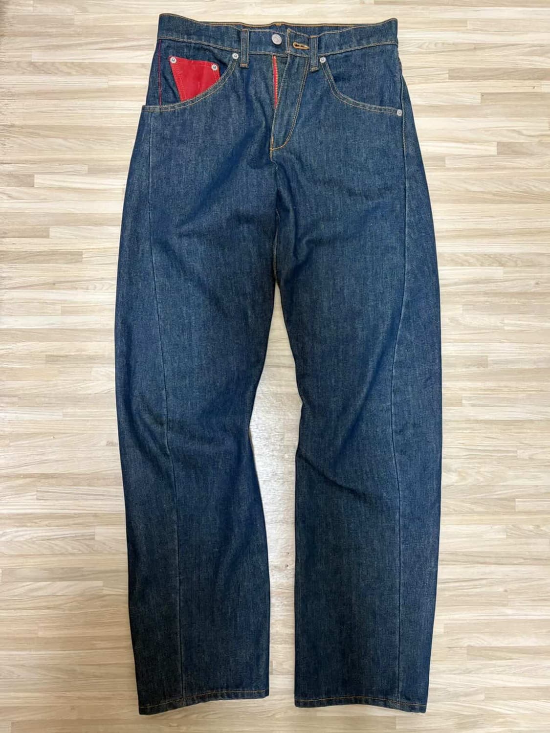 리바이스X코카콜라 레더포켓 3D 커브드진 인디고 데님팬츠 N395 상품이미지1