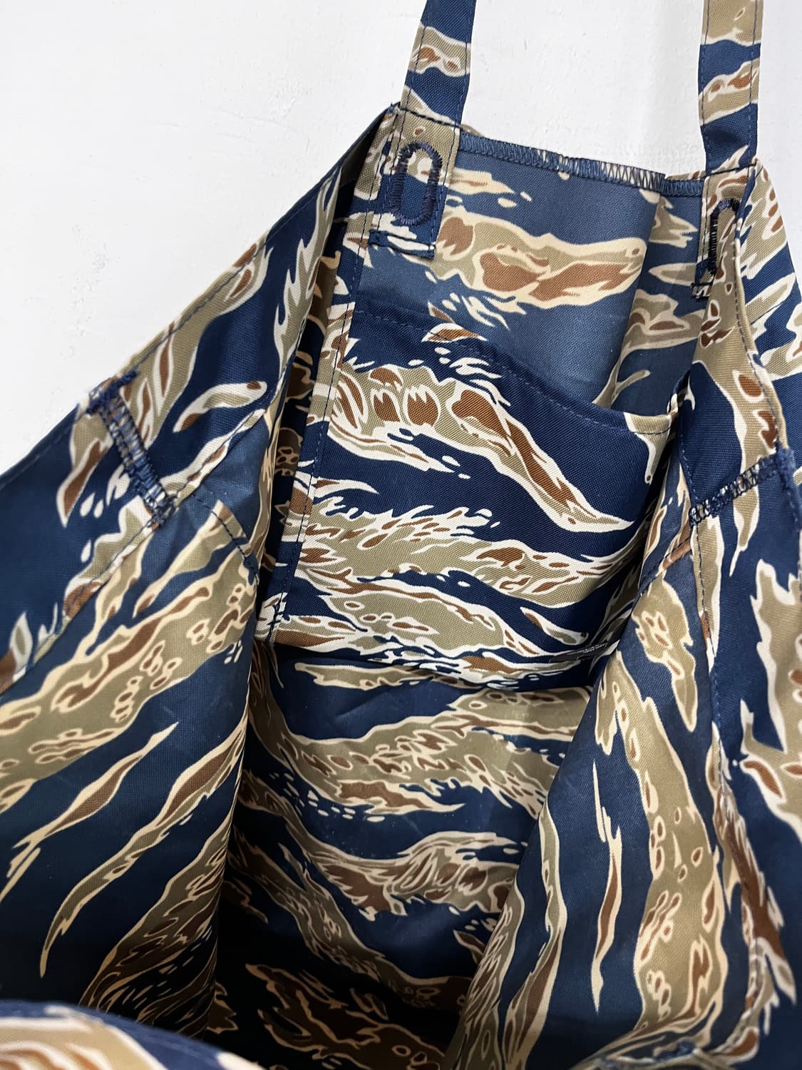 헬리녹스 타이거 카모 에코백 상품이미지6